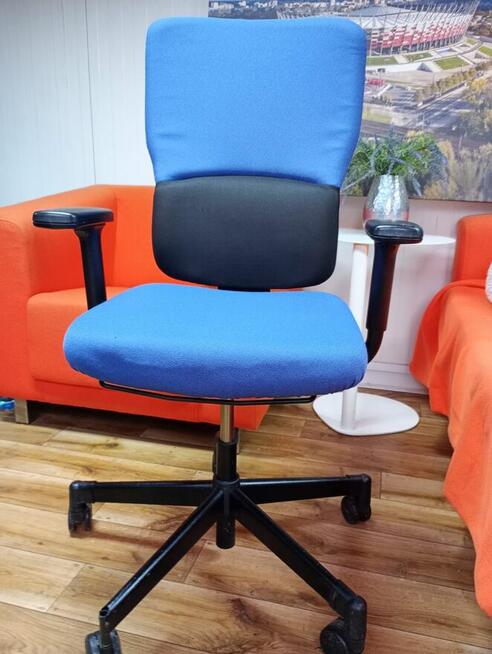 Fotel biurowy obrotowy Steelcase LetsB niebieski fotele