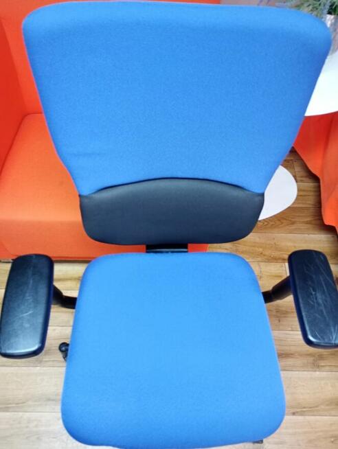 Fotel biurowy obrotowy Steelcase LetsB niebieski fotele