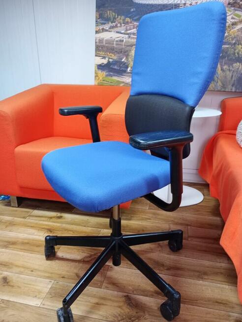 Fotel biurowy obrotowy Steelcase LetsB niebieski fotele