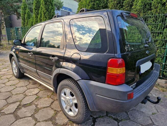 Czarny Ford Maverick 4x4 2,0 gaz LPG 2003 możliwa zamiana