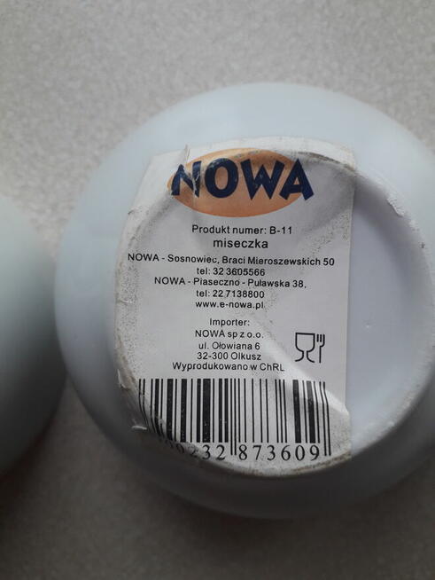 Zestaw miseczek różnych kolorów