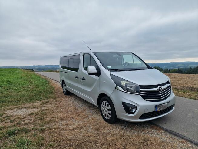 Wynajem busa 9-osobowego Opla Vivaro