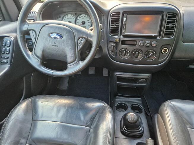 Czarny Ford Maverick 4x4 2,0 gaz LPG 2003 możliwa zamiana