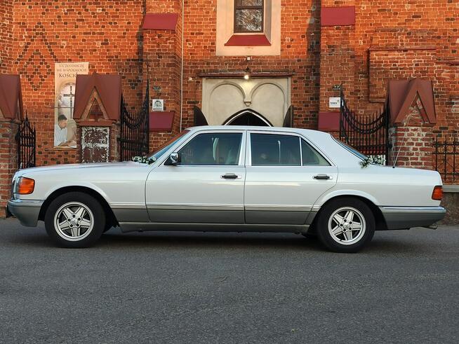 Białym zabytkowym mercedesem do ślubu 1963 rok