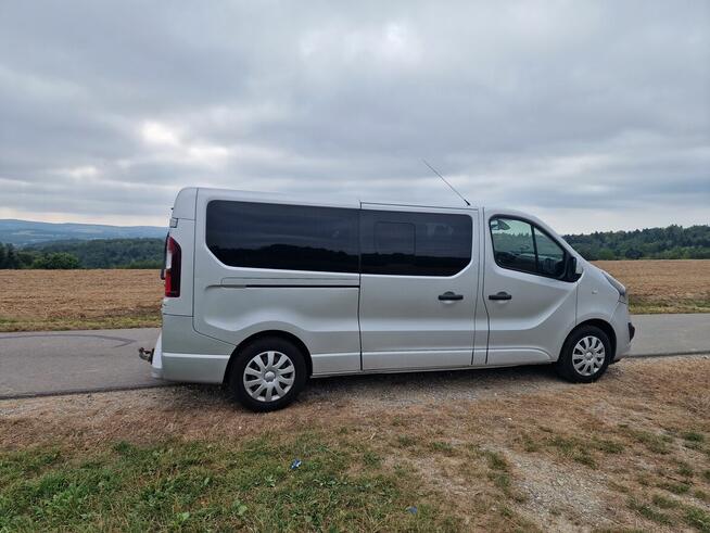 Wynajem busa 9-osobowego Opla Vivaro