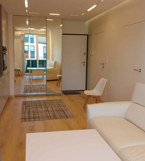 2-pok. w apartamentowcu / garaż / klimatyzacja