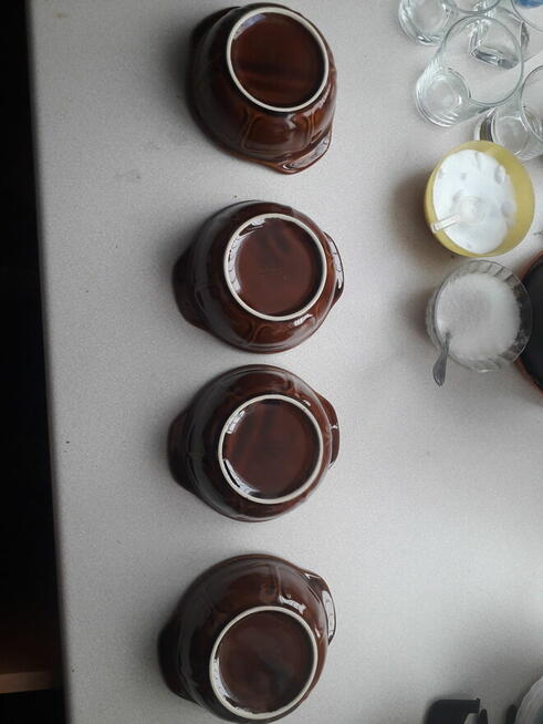 Zestaw miseczek różnych kolorów