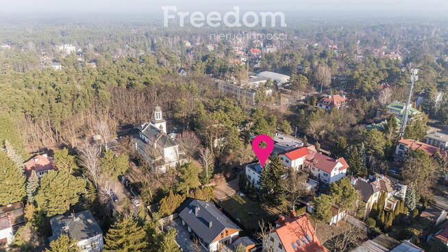 Przestrzeń dla Dwóch Rodzin w Idealnym Otoczeniu