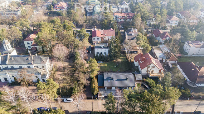 Przestrzeń dla Dwóch Rodzin w Idealnym Otoczeniu