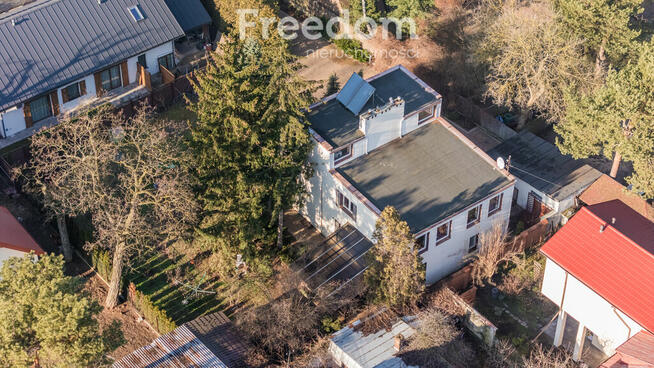 Przestrzeń dla Dwóch Rodzin w Idealnym Otoczeniu