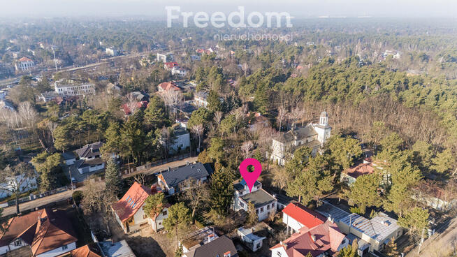 Przestrzeń dla Dwóch Rodzin w Idealnym Otoczeniu