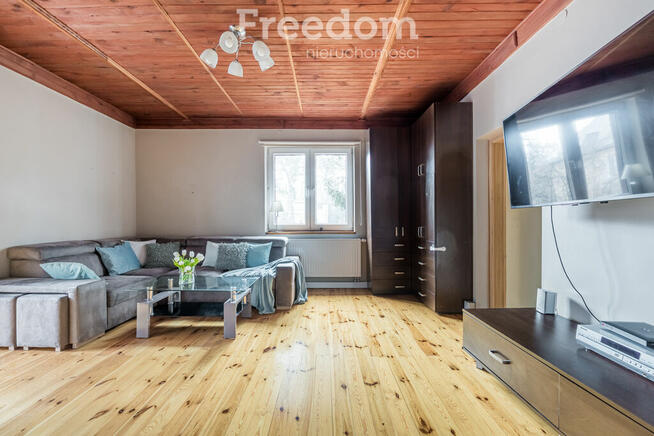 Przestrzeń dla Dwóch Rodzin w Idealnym Otoczeniu