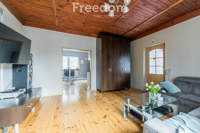 Przestrzeń dla Dwóch Rodzin w Idealnym Otoczeniu