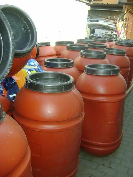 SPRZEDAZ BECZEK PLASTIKOWYCH -250l po spozywce na deszczowke