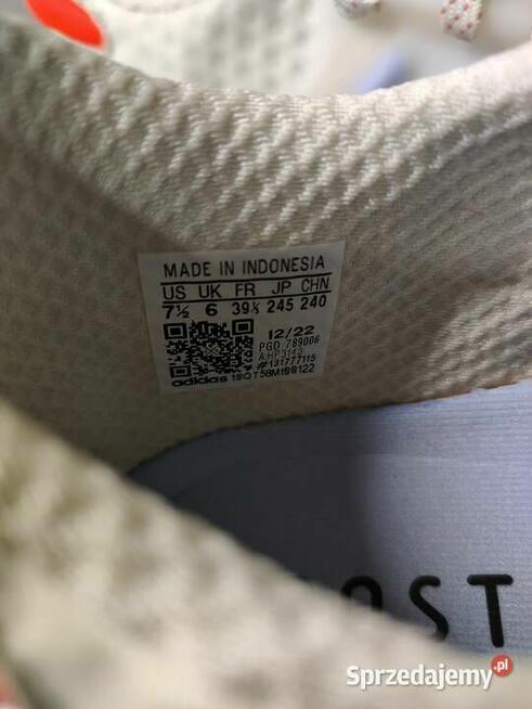Buty sneakersy Adidas Boost rozmiar 39 1/3 nowe damskie