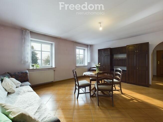 Dwa duże mieszkania i cztery lokale usługowe!