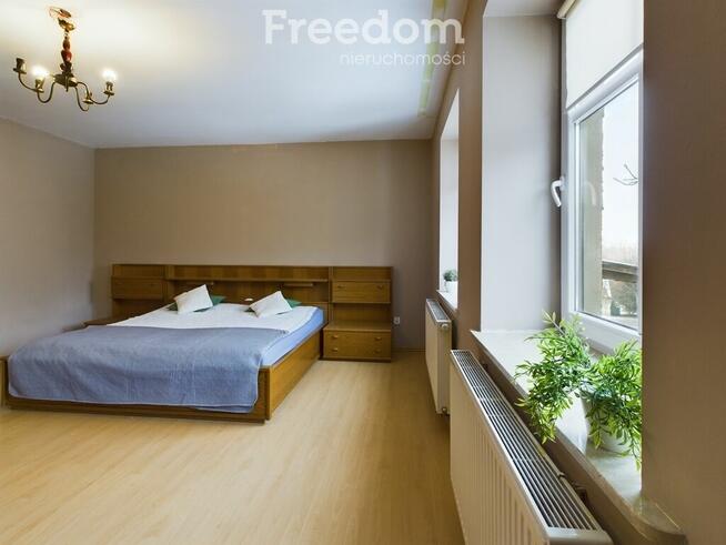 Dwa duże mieszkania i cztery lokale usługowe!