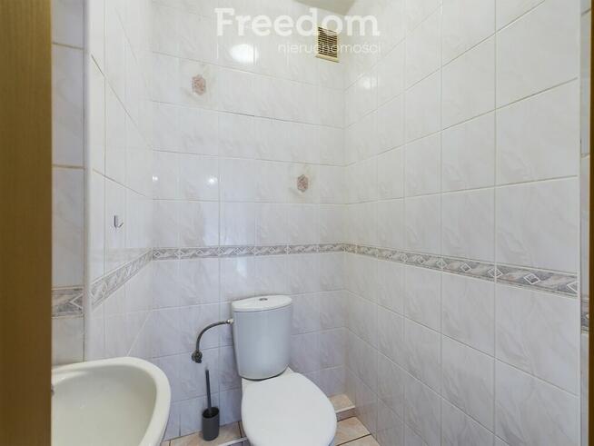 Dwa duże mieszkania i cztery lokale usługowe!