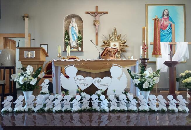 Aniołek klęczacy z imieniem dekoracja Pierwsza Komunia