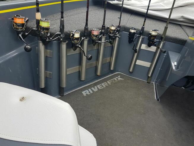 Stojak na wędki do łódki