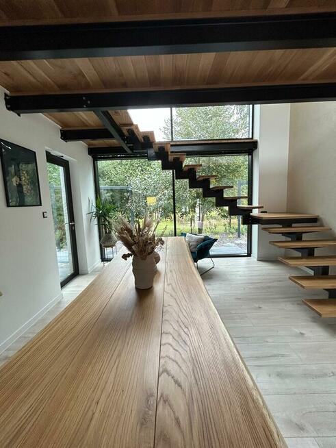 Schody dębowe na metalowej konstrukcji