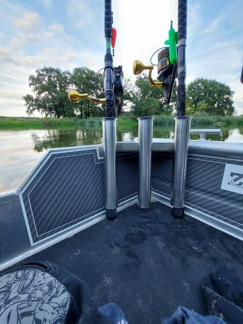 Stojak na wędki do łódki