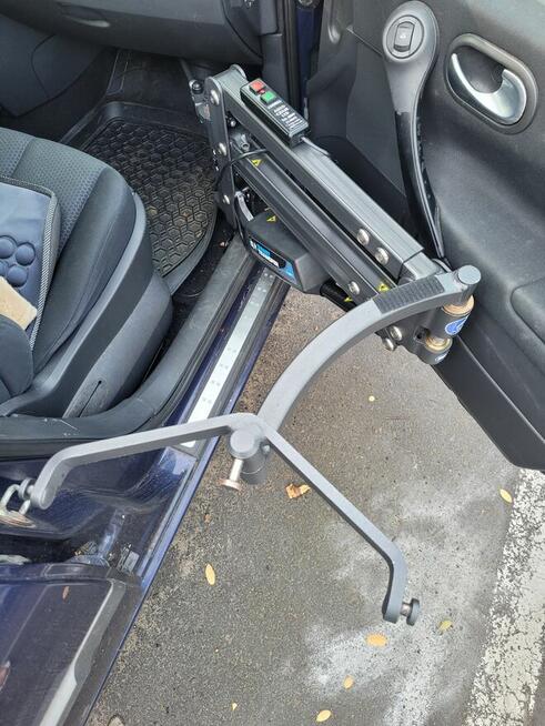 Podnosnik samochodowy dla osoby niepelnosprawnej