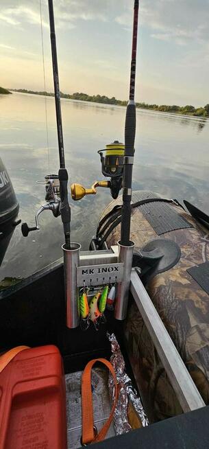 Stojak na wędki do łódki