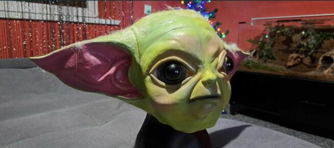 Lateksowa maska Baby Yoda