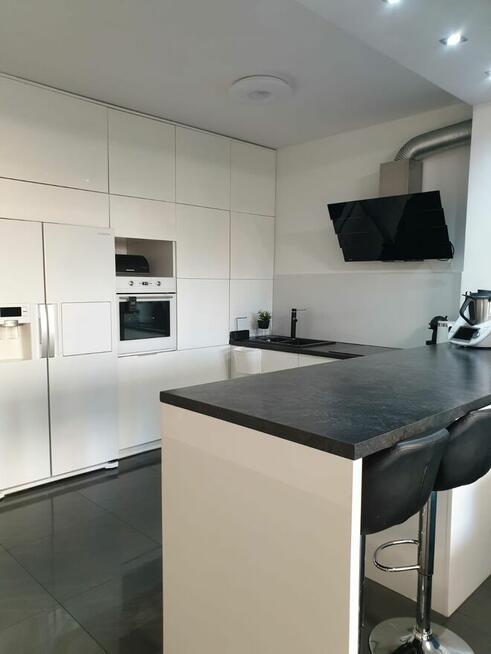 2 pokoje 50m2 /duży ogródek43m2 / piwnica / 2 miejsca w hali