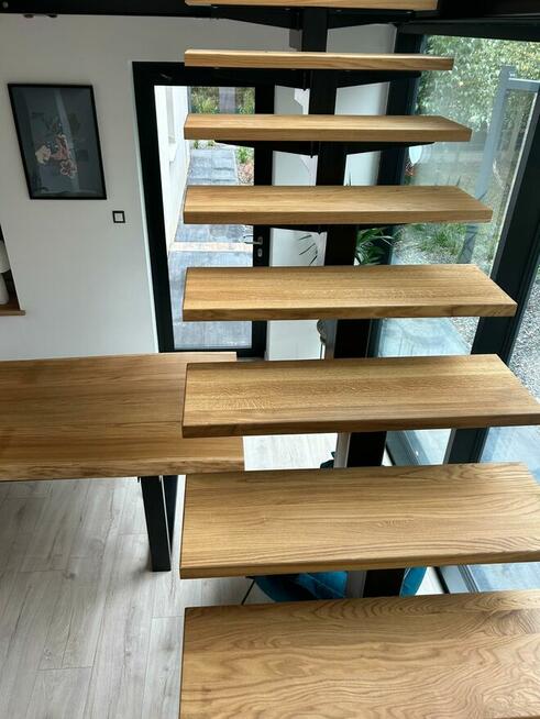 Schody dębowe na metalowej konstrukcji