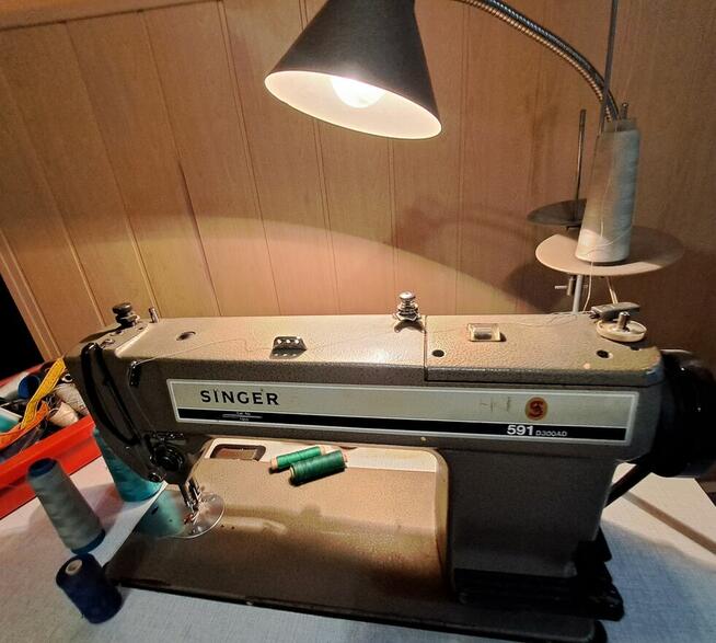 Profesjonalna maszyna do szycia.