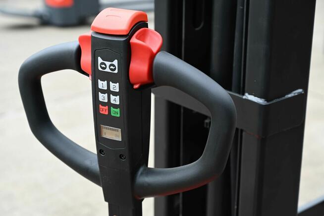 NOWOŚĆ -wózek widłowy do rozładunku bez windy udźwig 1.3 T