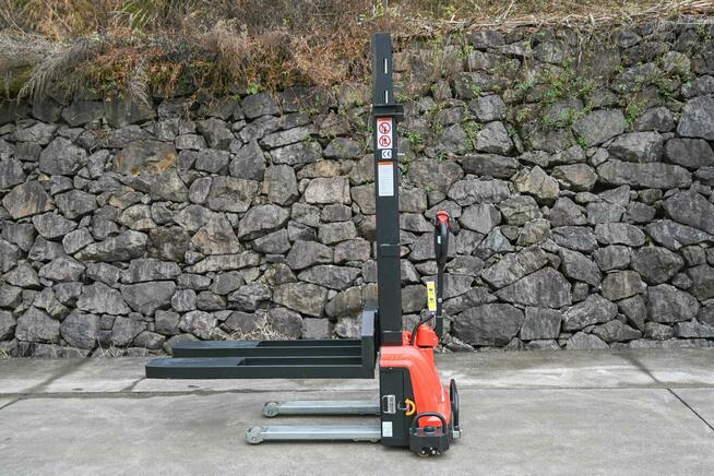 NOWOŚĆ -wózek widłowy do rozładunku bez windy udźwig 1.3 T