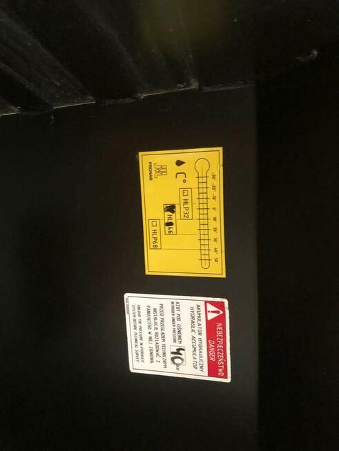 Wysięgnik wielofunkcyjny Pronar WWT480 z głowicą koszącą.