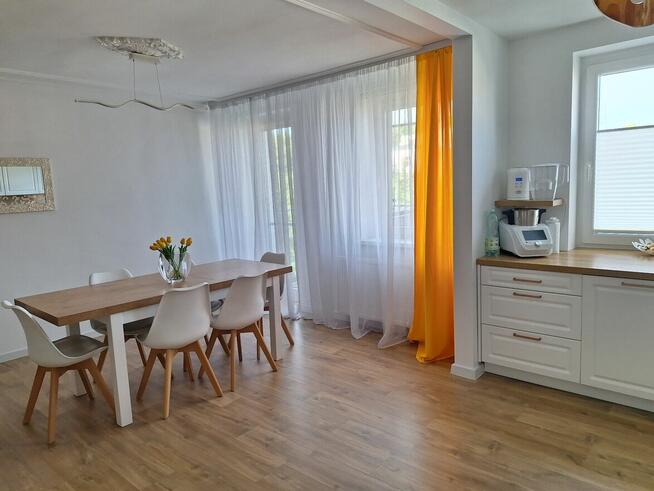 Dwupoziomowe z balkonem, kominek, klimatyzacja