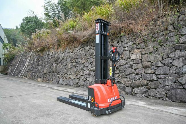 NOWOŚĆ -wózek widłowy do rozładunku bez windy udźwig 1.3 T