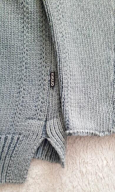 Sweter marki KHUJO