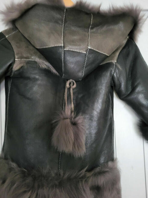 Kożuszek z kapturem na 3-4 latka Stan BDB