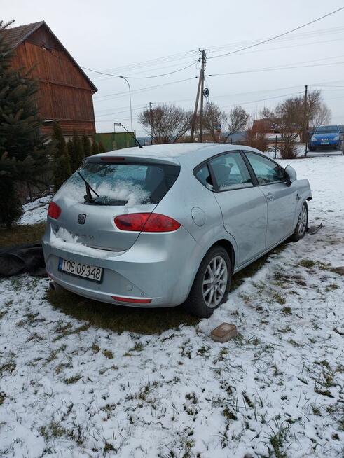 Sprzedam uszkodzonego Seata Leona 2011r