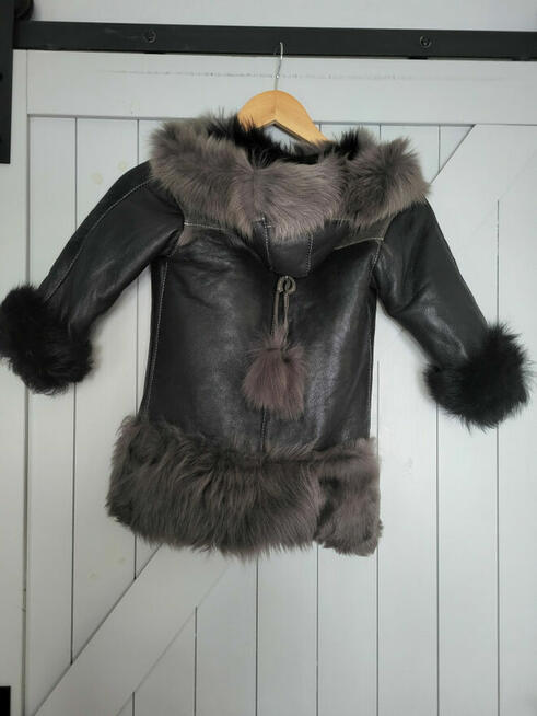 Kożuszek z kapturem na 3-4 latka Stan BDB