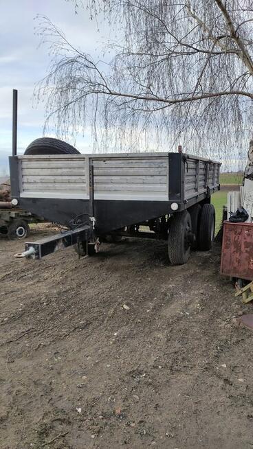 Przyczepa/przyczepka na bliźniakach szczelna 8