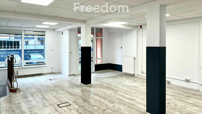 Lokal handlowo-usługowy w centrum miasta.