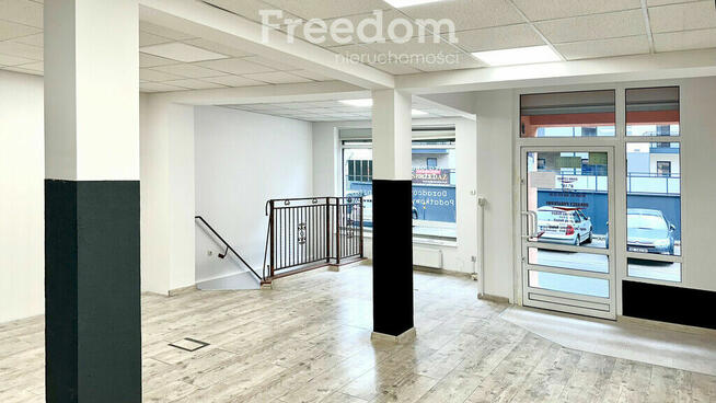 Lokal handlowo-usługowy w centrum miasta.