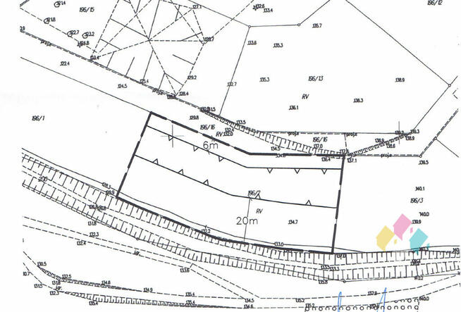 Działka na wzgórzu przy lesie z warunkami zab.