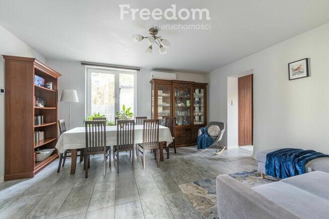 Przestrzeń dla Dwóch Rodzin w Idealnym Otoczeniu