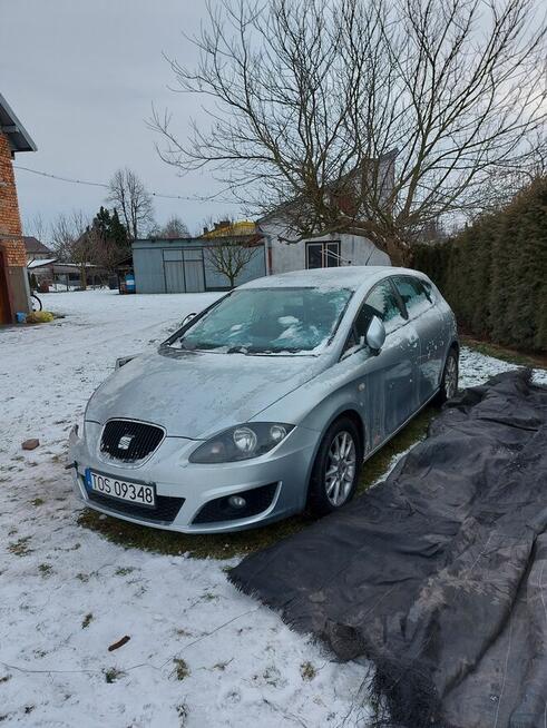 Sprzedam uszkodzonego Seata Leona 2011r
