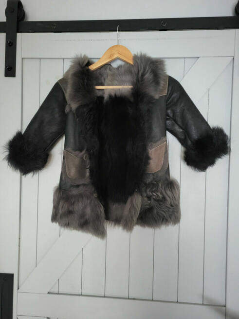 Kożuszek z kapturem na 3-4 latka Stan BDB