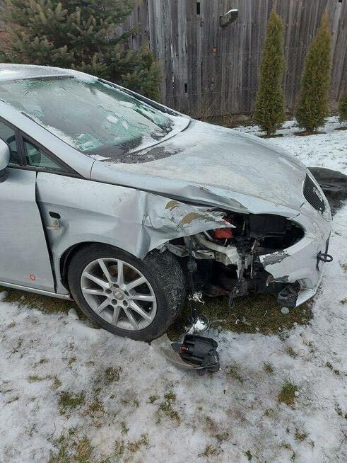 Sprzedam uszkodzonego Seata Leona 2011r