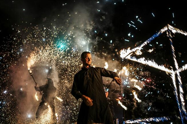 enigma pokazy ognia teatr ognia taniec z ogniem firshow